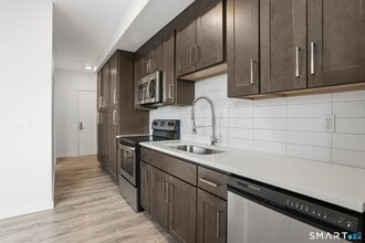 Building Photo - 19 Day St