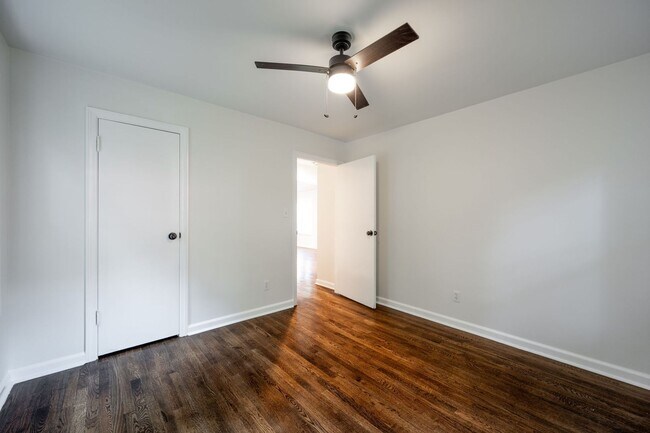 Building Photo - Modern 3 Bed/1 Bath Home!