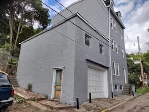 Building Photo - 1027 Salter Wy