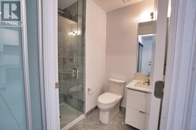 Photo du bâtiment - 30-1630 Elm Dr W