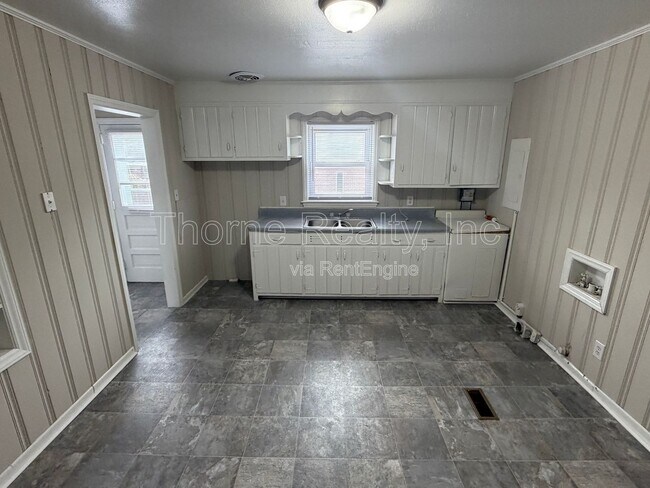 Building Photo - 1113 S Cambridge Cir