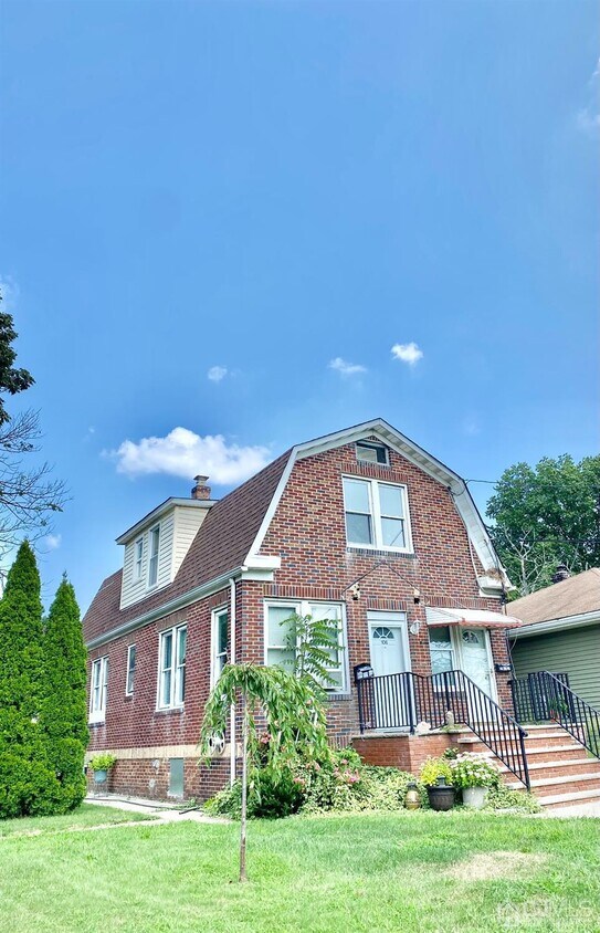 Primary Photo - 106 Fay St