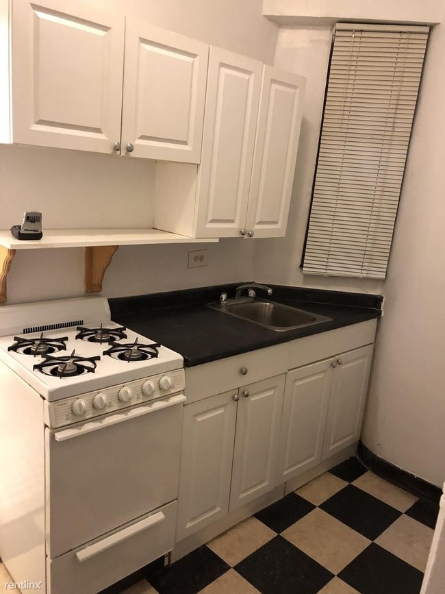 Building Photo - Studio, 1 bath  - 302 E 38th St
