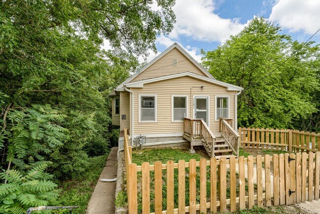 Photo - 1101 Bancroft St Apartment