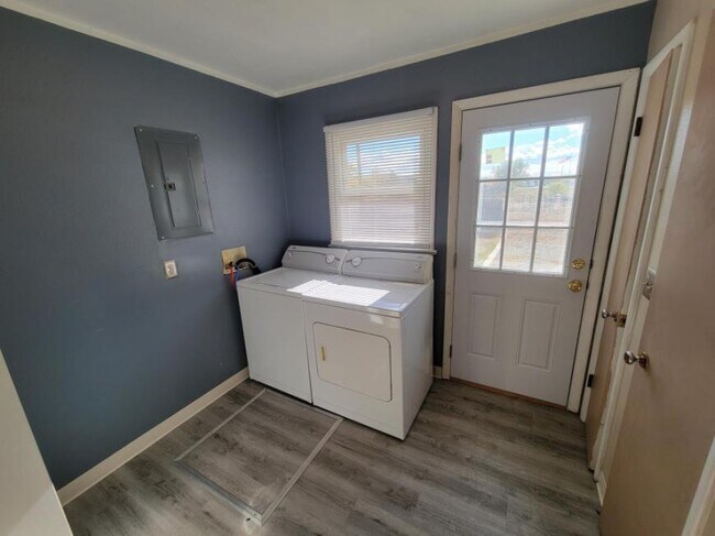 Building Photo - 3 bedroom in Billings MT 59101