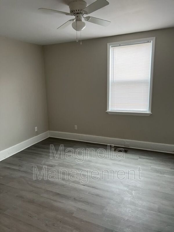 Building Photo - 214-A Walnut St.