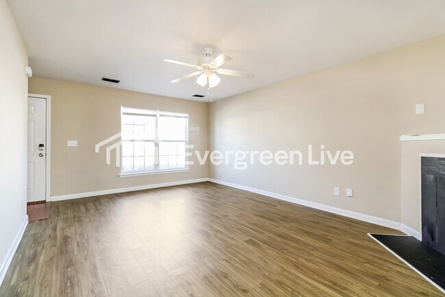 Foto del edificio - 712 Ridge Rd