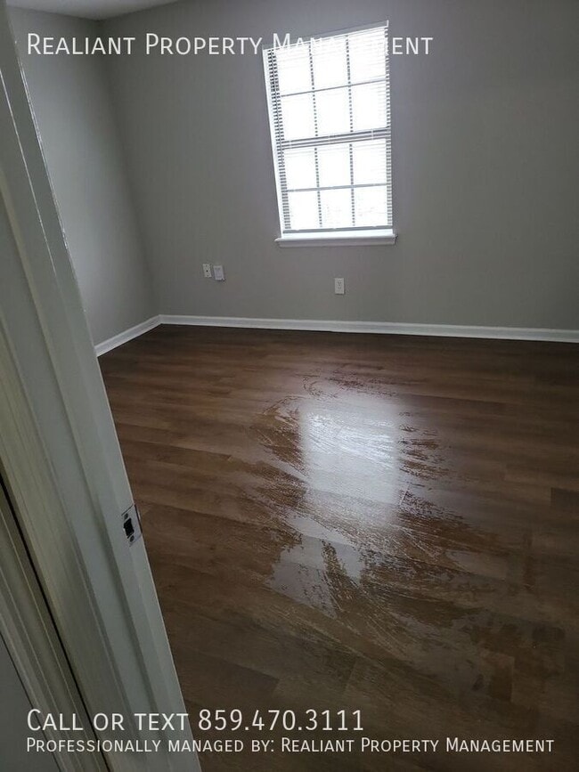 Foto del edificio - 425 Lenney Dr