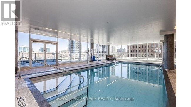 Building Photo - 805 Carling Ave