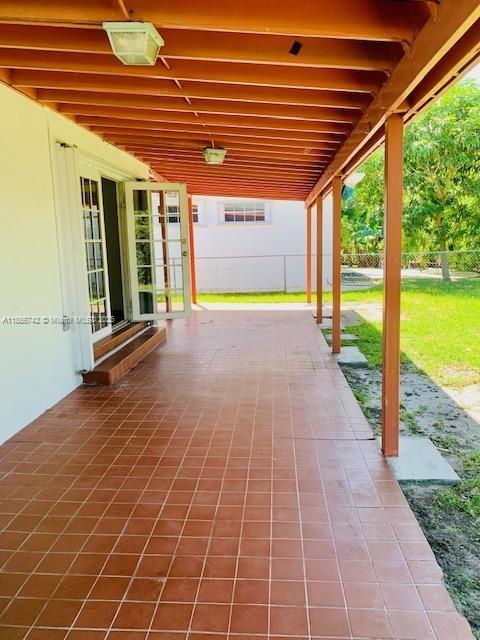Foto del edificio - 8842 Carlyle Ave