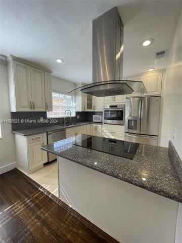 Building Photo - 300 Manor Pl