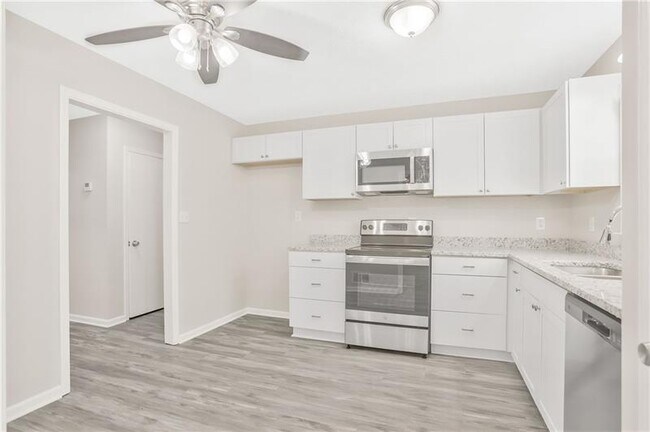 Foto del edificio - 2405 Hillboro SW Cir