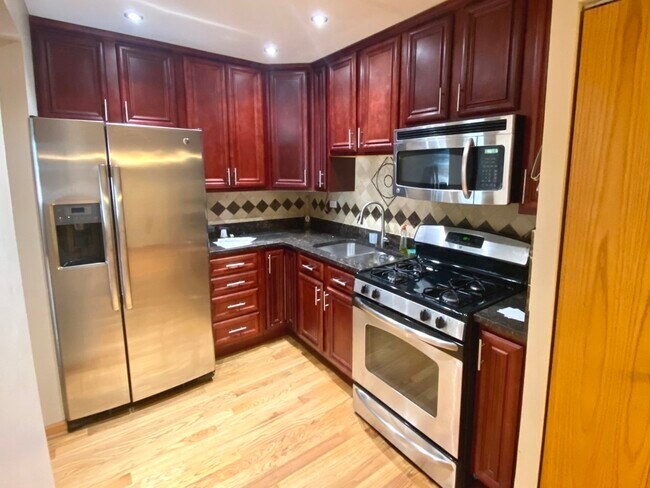 Foto del edificio - 5306 N Cumberland Ave