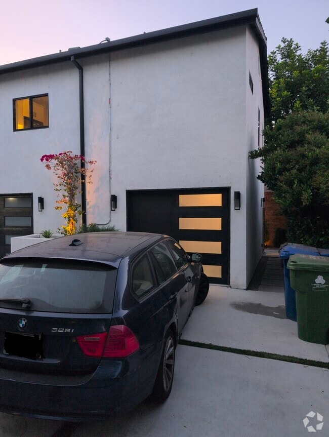 Building Photo - 4331 Allott Ave