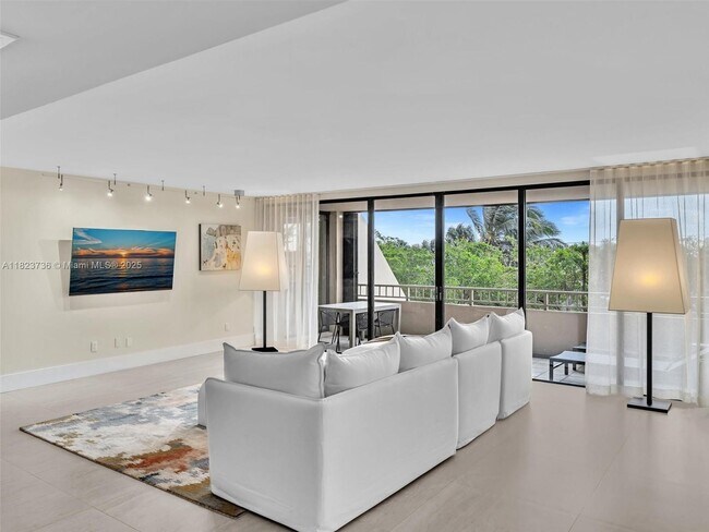 Building Photo - 11113 Biscayne Blvd