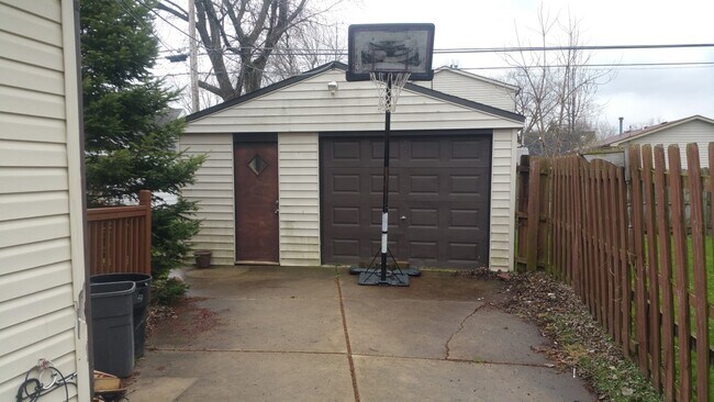 Foto del edificio - 14896 Alberta Ave