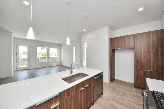 Building Photo - 13104 Moncloa Dr