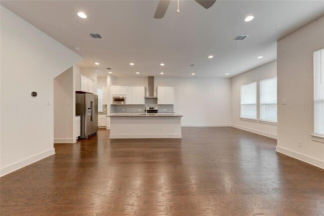 Foto del edificio - 1531 N Red Bud Ln