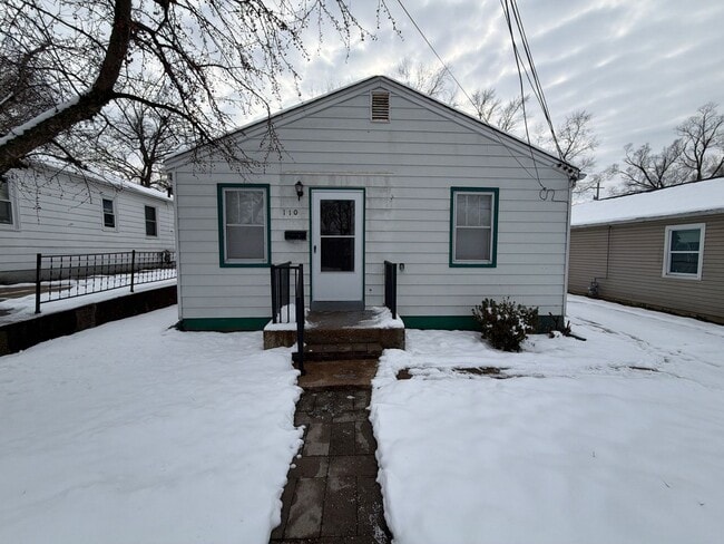 Building Photo - Two bedroom home in Ferguson