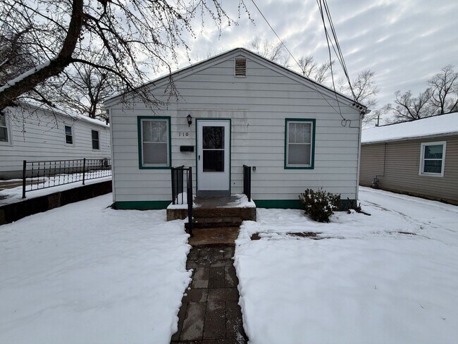 Foto del edificio - Two bedroom home in Ferguson