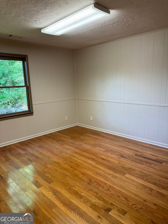 Foto del edificio - 3377 Long Branch Rd