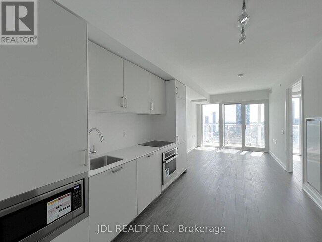 Building Photo - 88 Queen St E