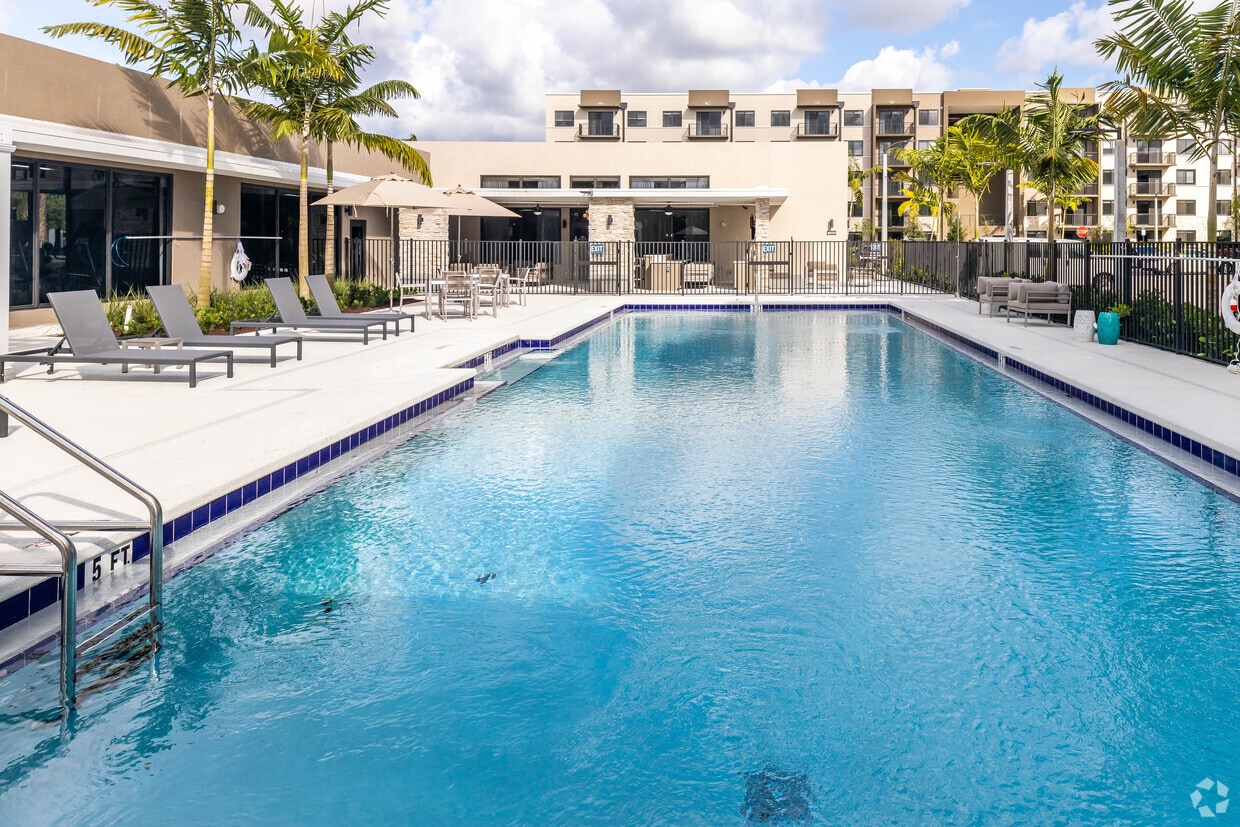 Pine Ridge Rentals in West Palm Beach at 6200 Wallis Rd West Palm Beach