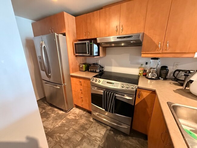 Building Photo - 1315 Rue Notre-Dame O