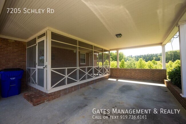 Building Photo - Classic Brick Ranch in Country Setting