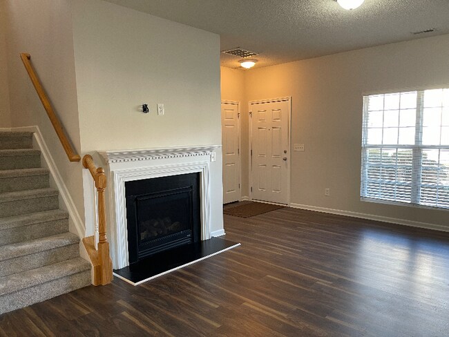 Building Photo - 27 Suncrest Ct