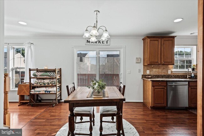 Foto del edificio - 9 Fairbanks Ct