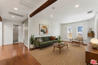 Building Photo - 422 James St