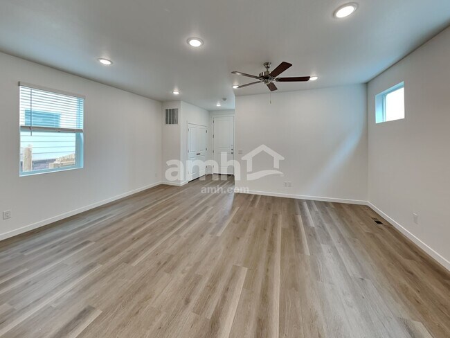 Foto del edificio - 310 N Addison Way