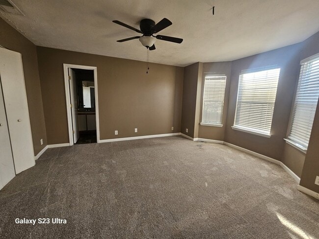 Foto del edificio - 1209 Akins Ridge Dr