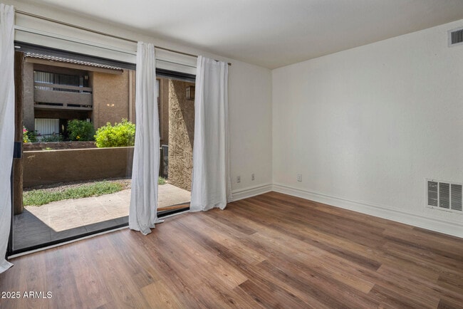 Building Photo - 3825 E Camelback Rd