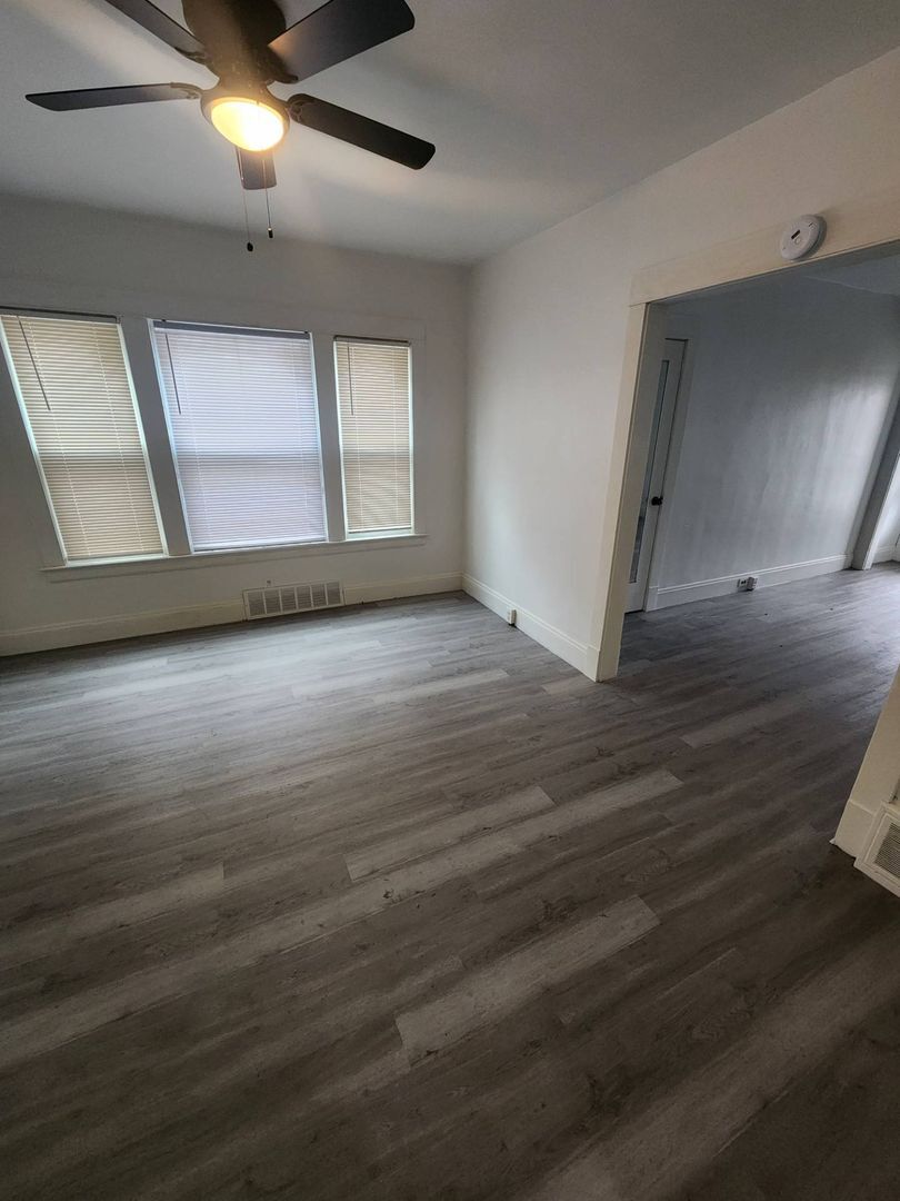 13302 Ferris Ave Cleveland, OH 44105 – photo 2