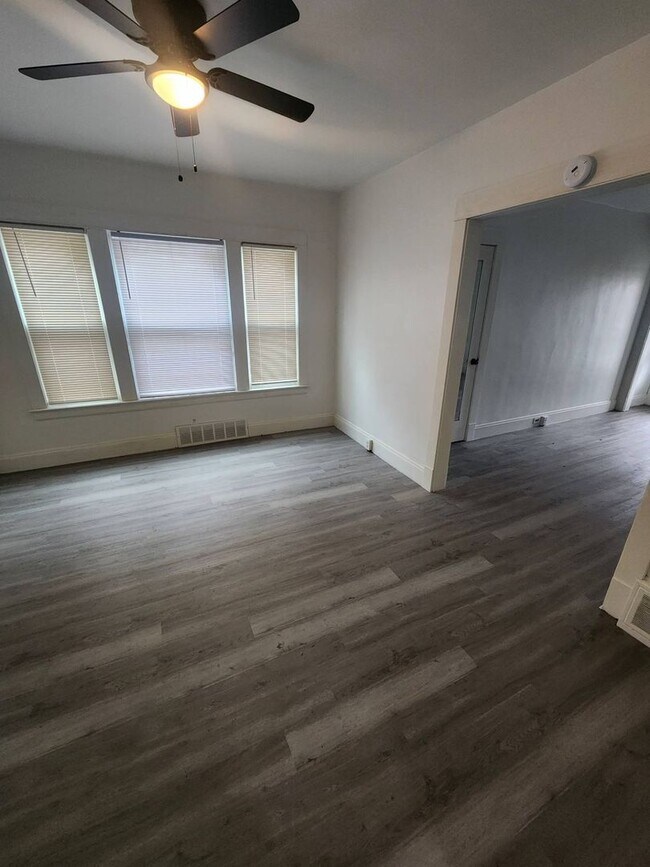 Foto del edificio - 13302 Ferris Ave