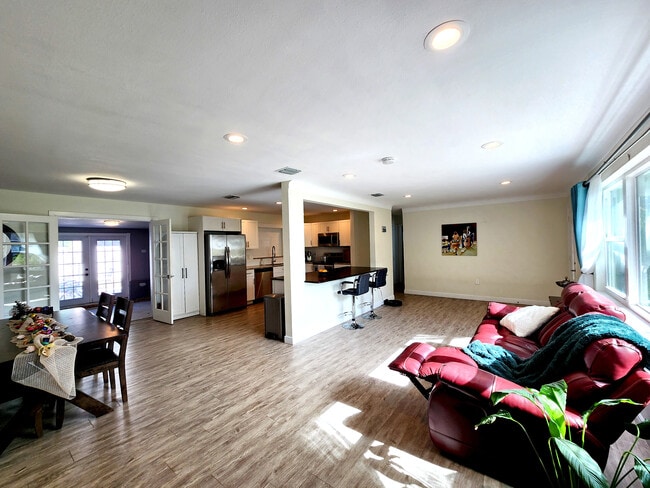 Foto del edificio - 6049 45th Ave N