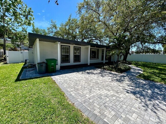 Foto del edificio - 4106 W San Rafael St