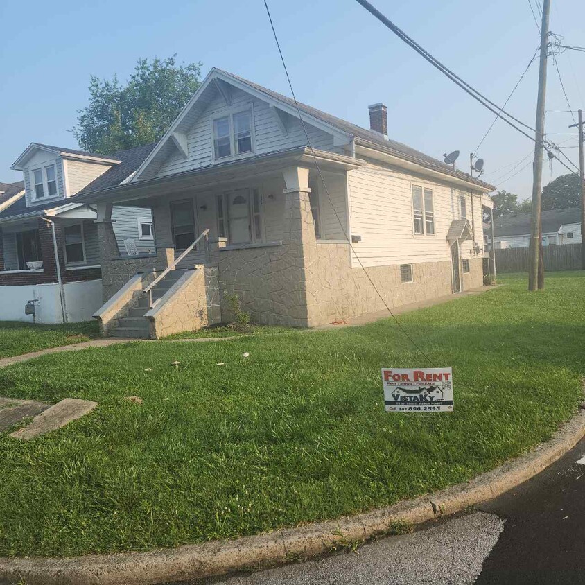 Primary Photo - 3801 Miami Ave