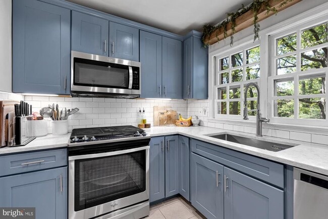 Building Photo - 5144 Woodmire Ln