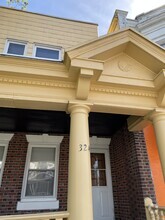 Building Photo - 324 W Ashdale St