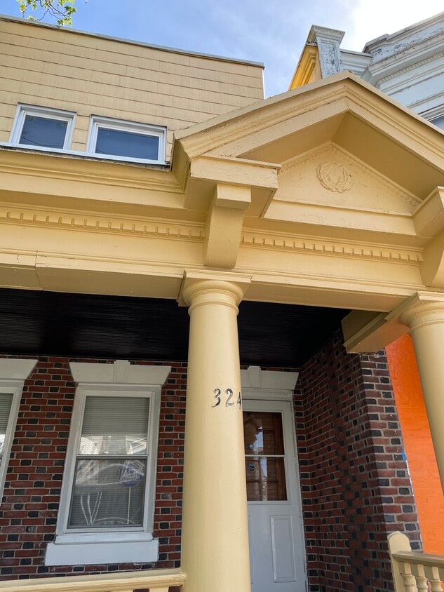 Primary Photo - 324 W Ashdale St