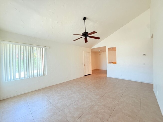 Building Photo - AVAILABLE NOW!! 2 Bedroom 2 Bathroom APART...