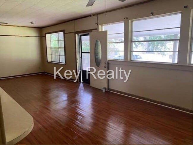 Building Photo - 3016 Asber St