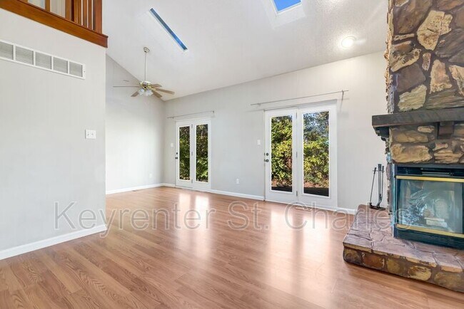 Foto del edificio - 15 Bayside Ct