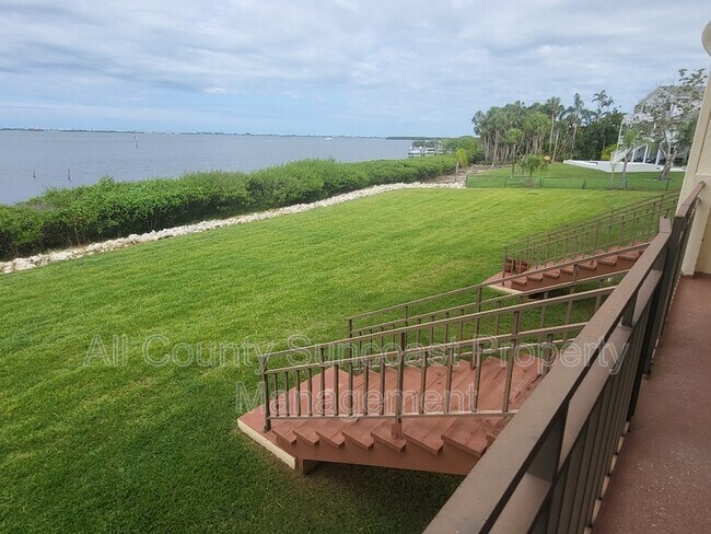 Foto del edificio - 6430 Sun Eagle Ln