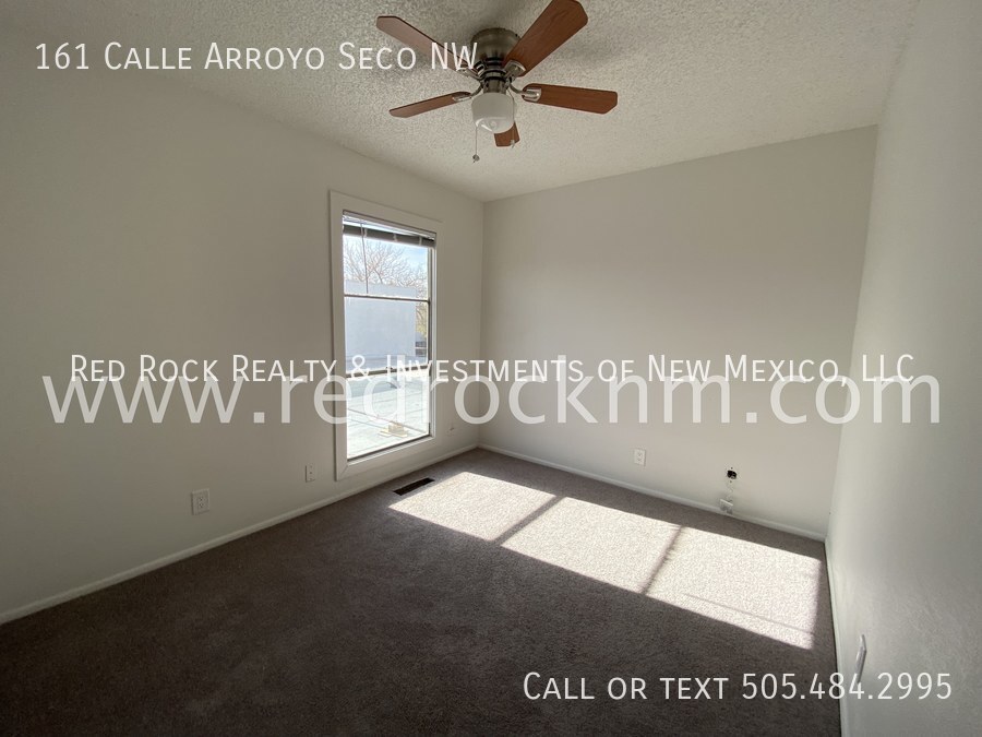 Foto del edificio - 4 Bedroom TownHouse in NW Albuquerque!