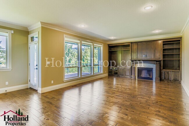 Foto del edificio - Beautiful 4-Bedroom Home with A/C, Firepla...