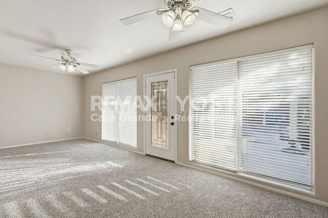 Foto del edificio - Where Character Takes Center Stage!